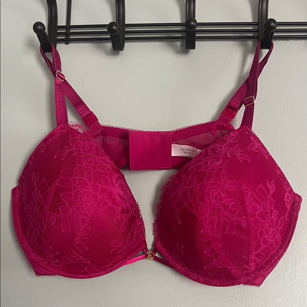 Victoria's Secret Fuchsia Lace Bra